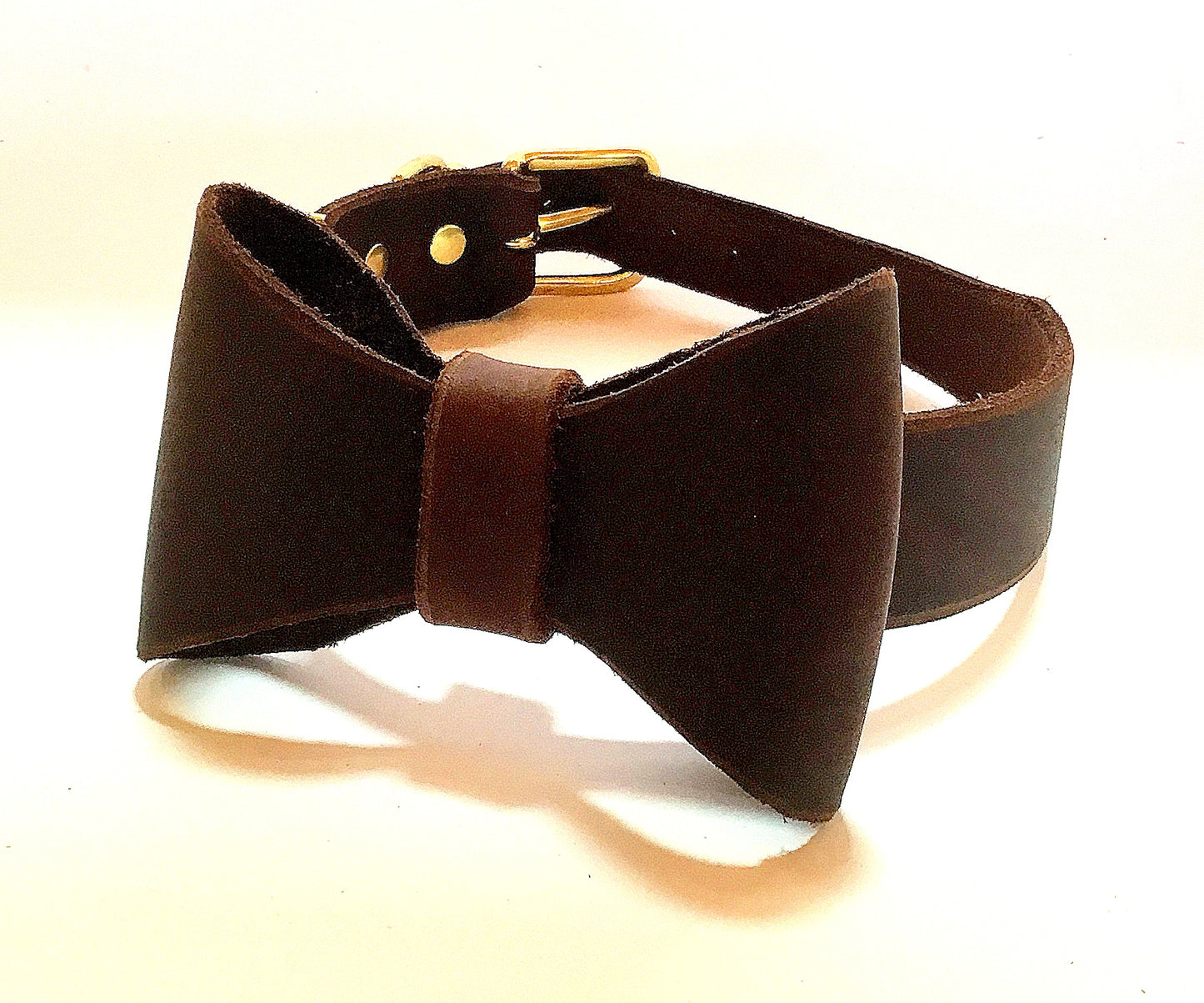 "Lola" mit Fliege, abnehmbar, Halsband, Leder, Fettleder, Hund